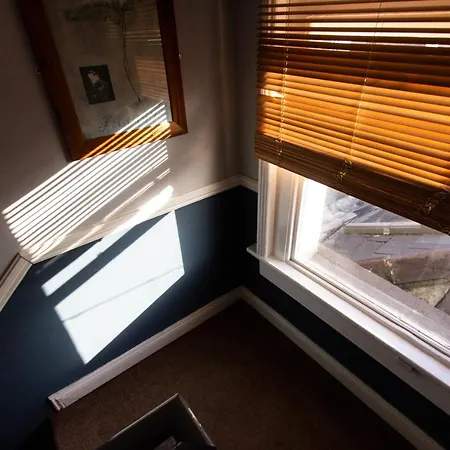 Apartment Warm Cosy Mansard In Vibrant District