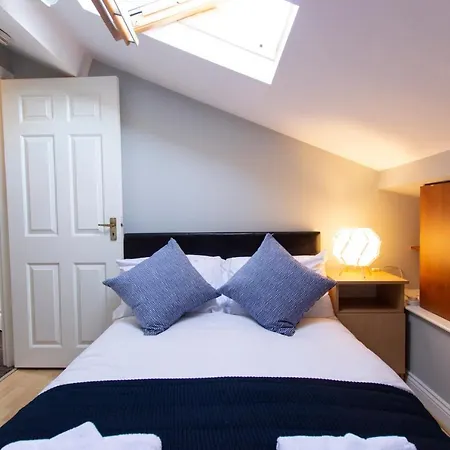 Warm Cosy Mansard In Vibrant District *