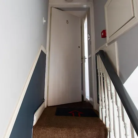 Warm Cosy Mansard In Vibrant District *