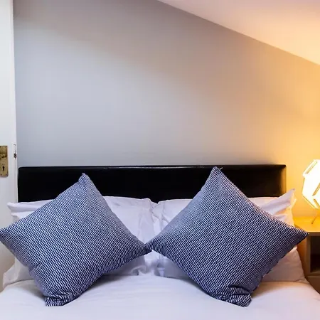Apartment Warm Cosy Mansard In Vibrant District