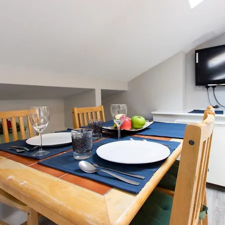 Warm Cosy Mansard In Vibrant District Apartment Dublin