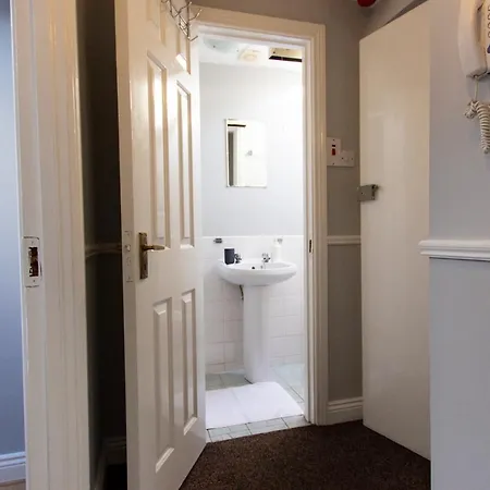 Apartment Warm Cosy Mansard In Vibrant District *