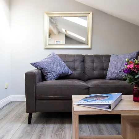 Apartment Warm Cosy Mansard In Vibrant District *